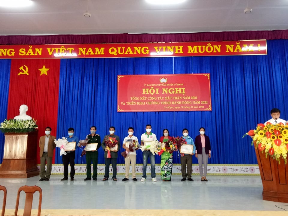Hội nghị tổng kết công tác Mặt trận năm 2021 và triển khai chương trình hành động năm 2022